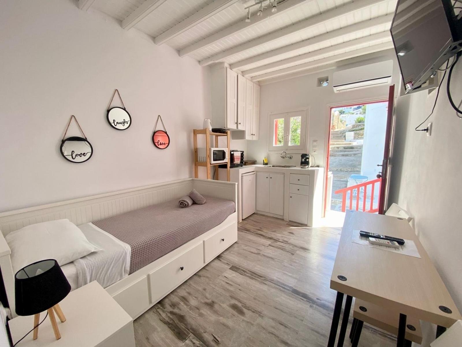 Elenitas Town House With Balcony And Sea View Apartment Mykonos Town Exterior photo